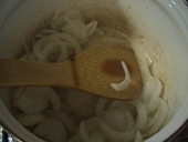 タマネギを炒める