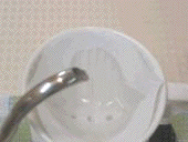 �h���b�v�y�[�p�[�̌Ђ𗬂�